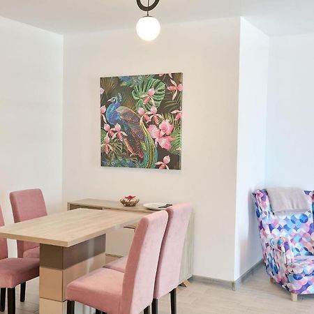 Beachfront 1Br Apartment- Spa N Pools Mamaia Kültér fotó