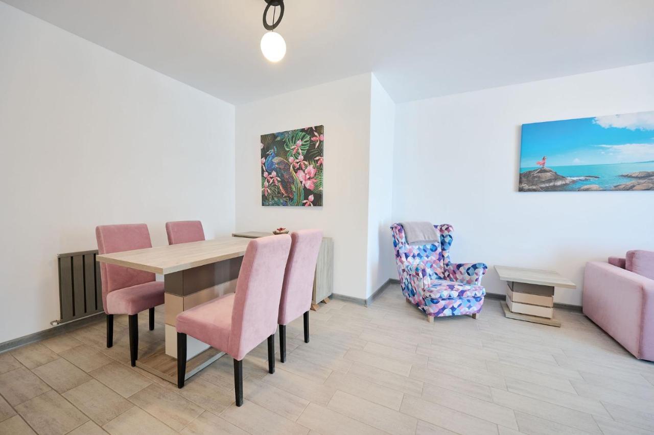 Beachfront 1Br Apartment- Spa N Pools Mamaia Kültér fotó