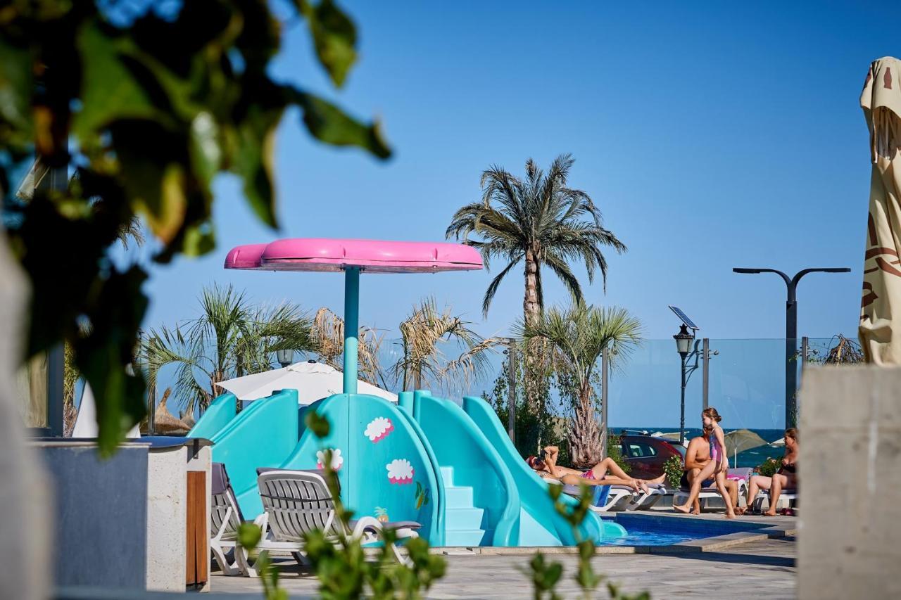 Beachfront 1Br Apartment- Spa N Pools Mamaia Kültér fotó