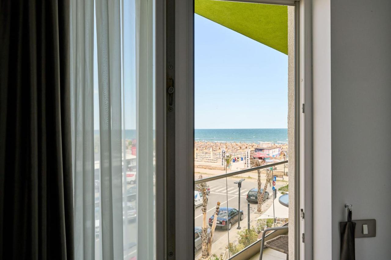 Beachfront 1Br Apartment- Spa N Pools Mamaia Kültér fotó