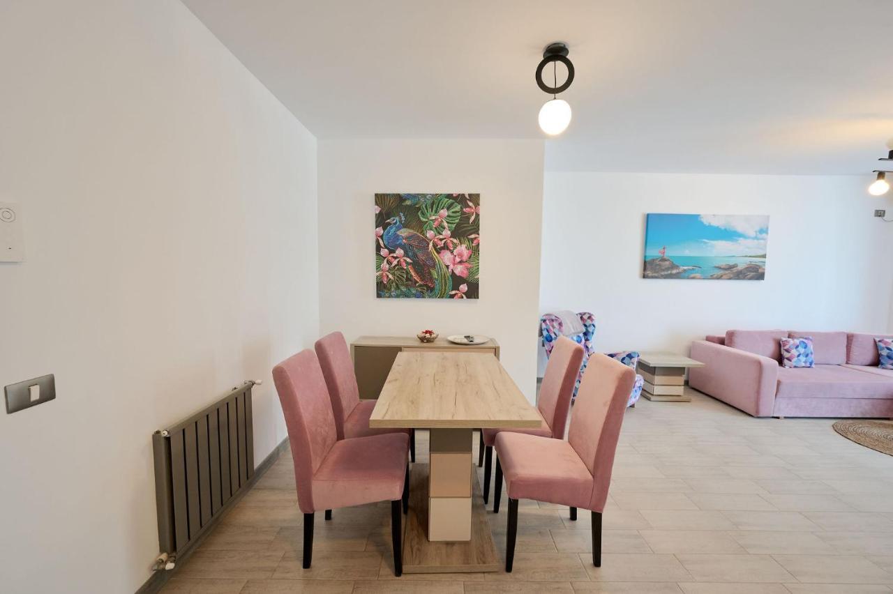 Beachfront 1Br Apartment- Spa N Pools Mamaia Kültér fotó
