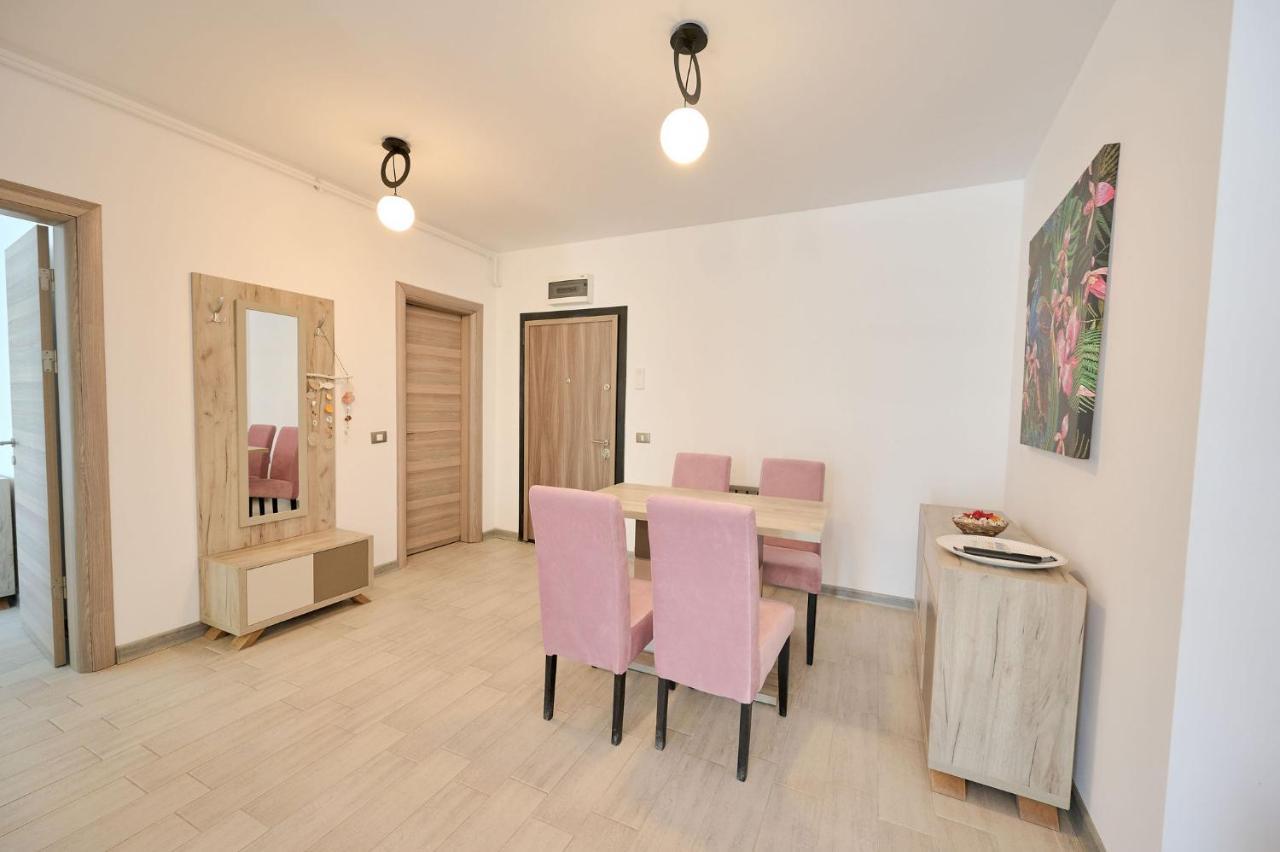 Beachfront 1Br Apartment- Spa N Pools Mamaia Kültér fotó