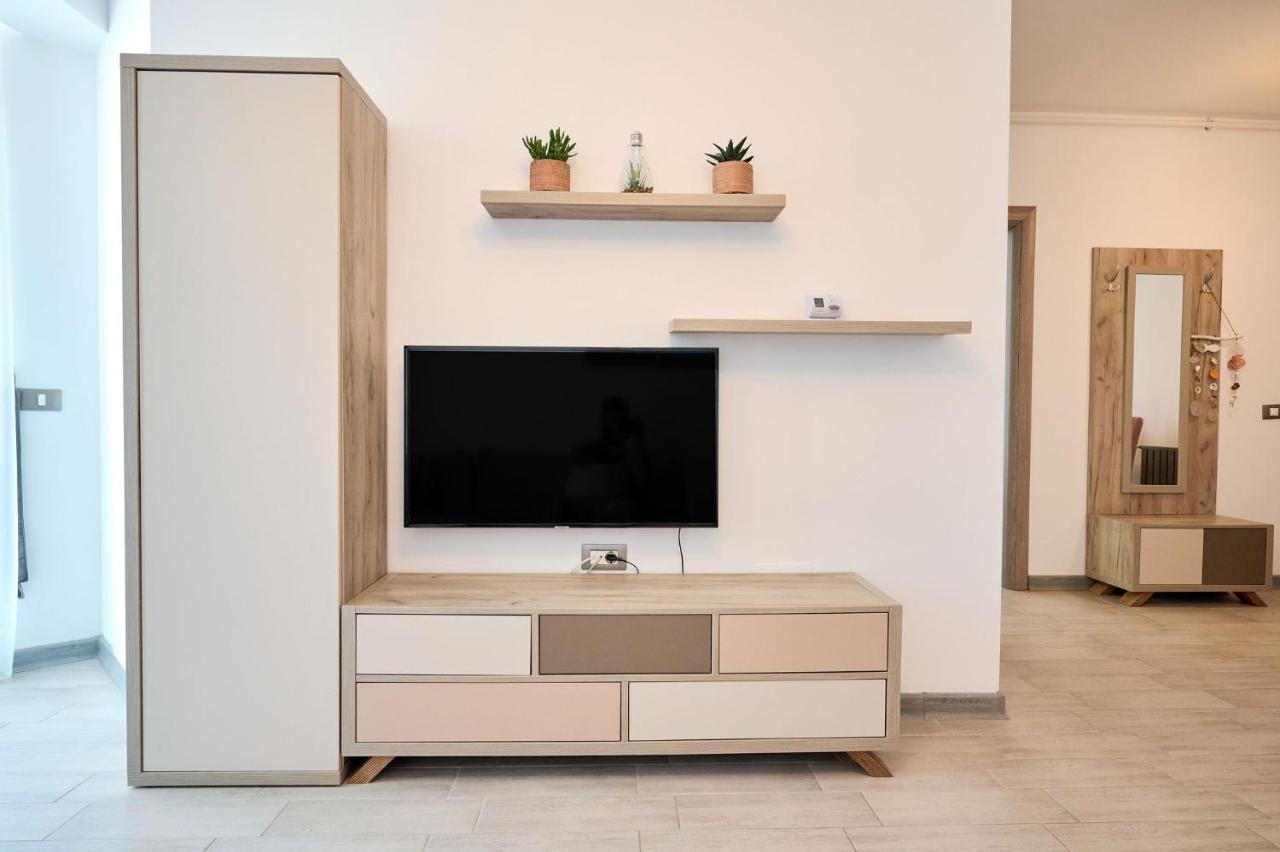 Beachfront 1Br Apartment- Spa N Pools Mamaia Kültér fotó