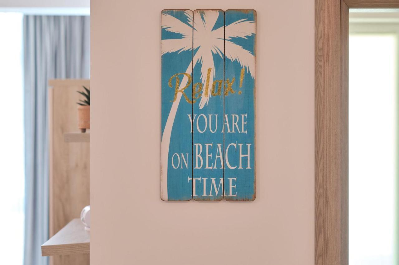 Beachfront 1Br Apartment- Spa N Pools Mamaia Kültér fotó